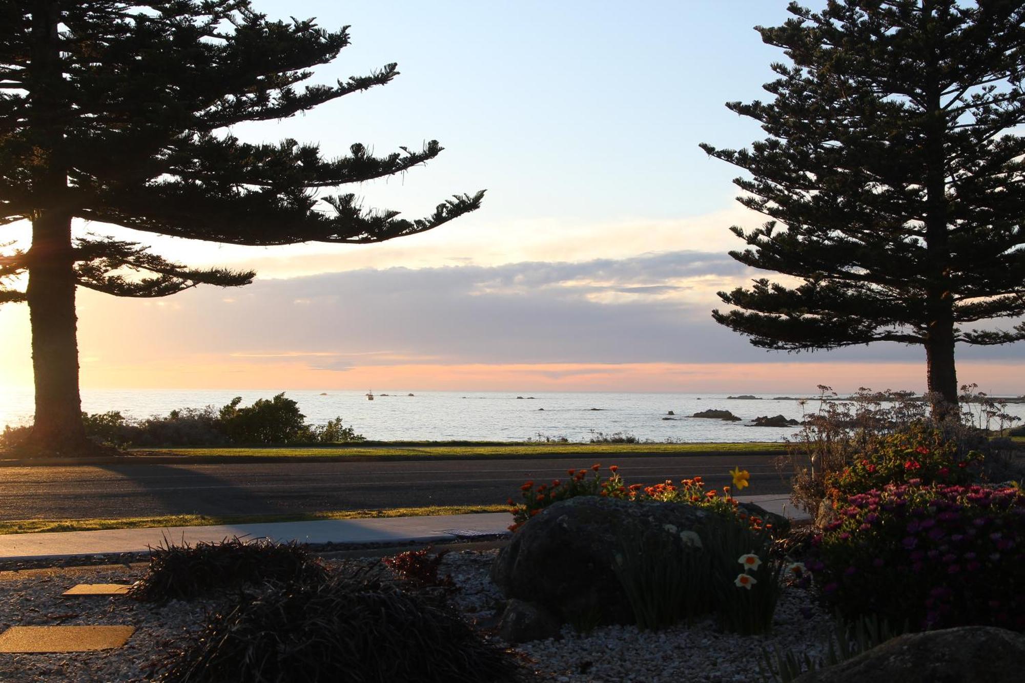 Sierra Beachfront Motel Kaikoura Exteriör bild